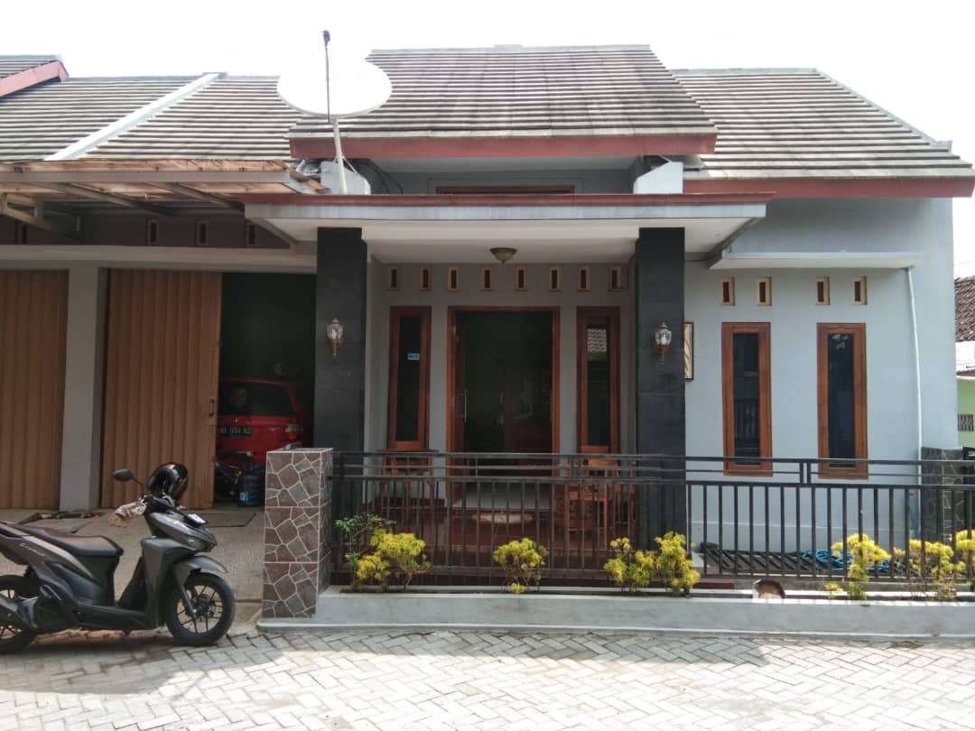 Rumah Jalan Kaliurang Km 12 Dekat Kampus UII Jogja